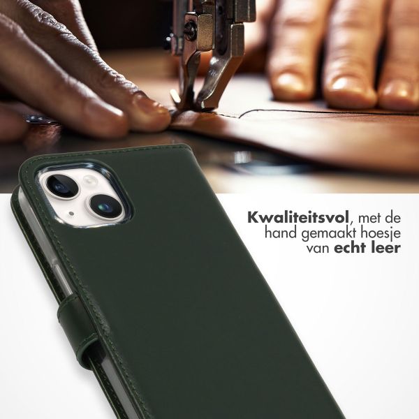 Selencia Echt Leren Bookcase Apple iPhone 15 Plus - Groen