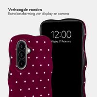 Selencia Vivid Wavy Backcover met MagSafe Samsung Galaxy A57 (5G) - Happy Dots Burgundy