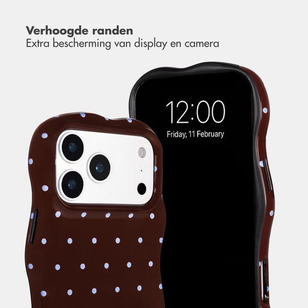 Selencia Vivid Wavy Backcover met MagSafe Apple iPhone 18 Pro / 17 Pro - Happy Dots Chocolate
