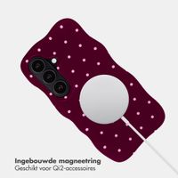 Selencia Vivid Wavy Backcover met MagSafe Samsung Galaxy S26 - Happy Dots Burgundy