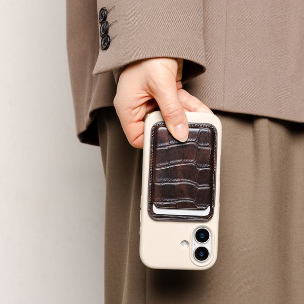Selencia Croco Pashouder met MagSafe - Choco Brown