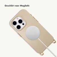 Selencia Rivièra MagSafe Backcover met afneembare haakjes Apple iPhone 16 Pro - Milky Latte