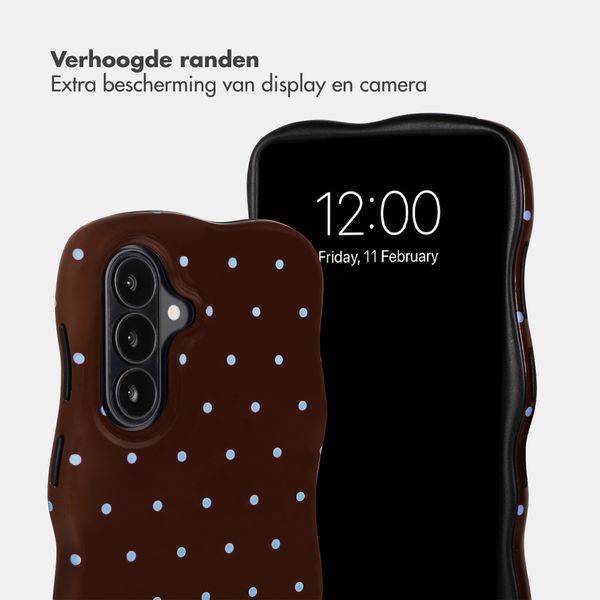 Selencia Vivid Wavy Backcover met MagSafe Samsung Galaxy A37 (5G) - Happy Dots Chocolate