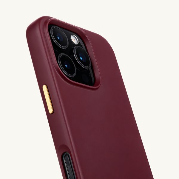 Selencia Rivièra MagSafe Backcover met afneembare haakjes Apple iPhone 16 Pro Max - Bold Burgundy