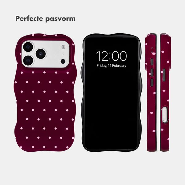 Selencia Vivid Wavy Backcover met MagSafe Apple iPhone 18 Pro / 17 Pro - Happy Dots Burgundy