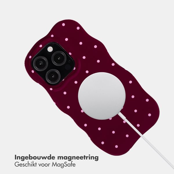 Selencia Vivid Wavy Backcover met MagSafe Apple iPhone 15 Pro - Happy Dots Burgundy