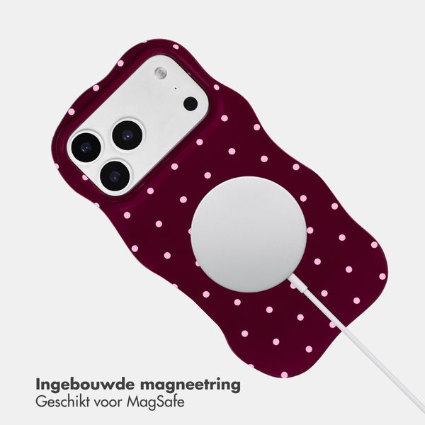 Selencia Vivid Wavy Backcover met MagSafe Apple iPhone 18 Pro Max / 17 Pro Max - Happy Dots Burgundy