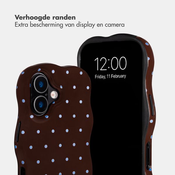 Selencia Vivid Wavy Backcover met MagSafe Apple iPhone 16 - Happy Dots Chocolate
