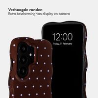 Selencia Vivid Wavy Backcover met MagSafe Samsung Galaxy S26 Ultra - Happy Dots Chocolate