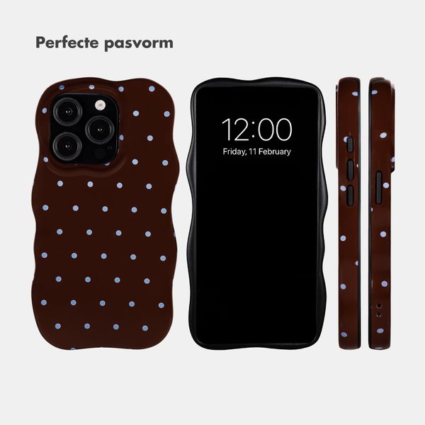 Selencia Vivid Wavy Backcover met MagSafe Apple iPhone 15 Pro - Happy Dots Chocolate