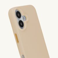 Selencia Rivièra MagSafe Backcover met afneembare haakjes Apple iPhone 16 - Milky Latte