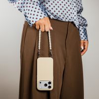 Selencia Rivièra MagSafe Backcover met afneembare haakjes iPhone 12 / 12 Pro - Milky Latte