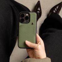 Selencia Riva Backcover met Pashouder Apple iPhone 17e / 16e - Sage Green