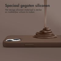 Accezz Liquid Silicone Backcover met MagSafe iPhone 15 - New Tea Brown