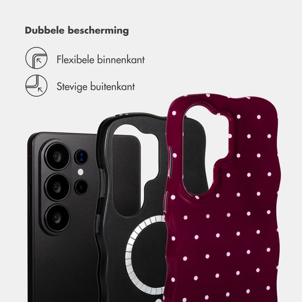 Selencia Vivid Wavy Backcover met MagSafe Samsung Galaxy S26 Ultra - Happy Dots Burgundy