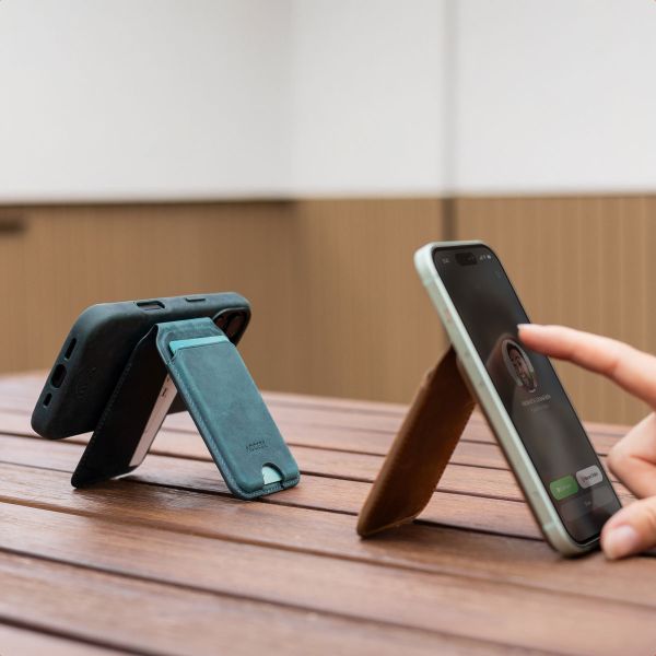 Accezz Vintage Leather MagSafe Kaarthouder met Standaard - Smokey Green