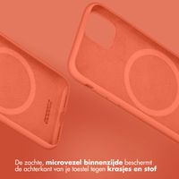 Accezz Liquid Silicone Backcover met MagSafe iPhone 15 Pro - Nectarine