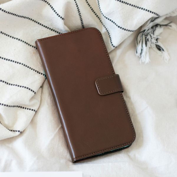 Selencia Echt Leren Bookcase Apple iPhone 12 (Pro) - Bruin