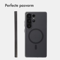 Accezz Lite Backcover met MagSafe | Fluted | Samsung Galaxy S25 Ultra - Smokey Matte