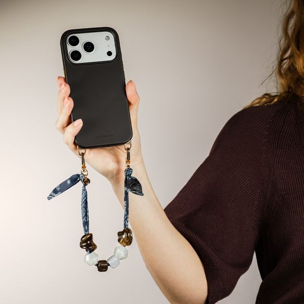 Selencia Rivièra MagSafe Backcover met afneembare haakjes iPhone 12 / 12 Pro - Velvet Black