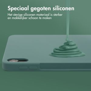 Accezz Liquid Silicone Backcover met penhouder iPad Air 11 inch (2024) M2 / Air 5 (2022) / Air 4 (2020) - Donkergroen