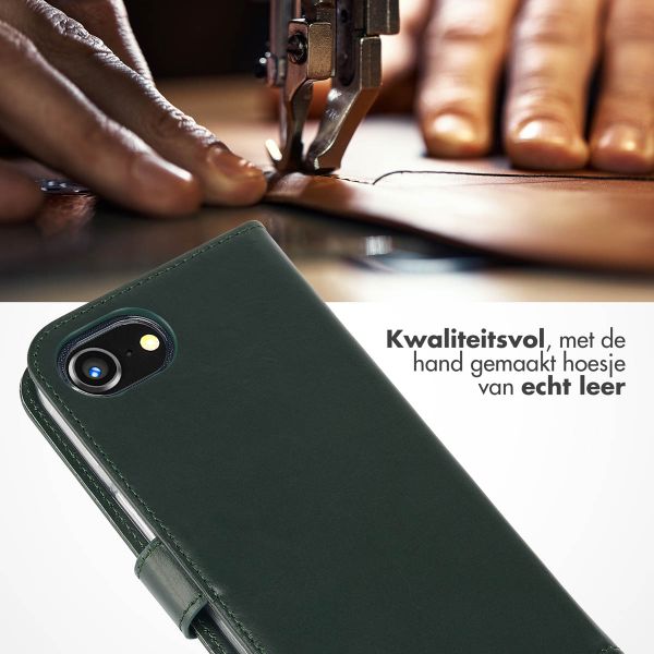 Selencia Echt Lederen Bookcase iPhone 16e - Groen