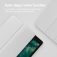 Accezz Smart Silicone Bookcase Apple iPad 6 (2018) 9.7 inch / iPad 5 (2017) 9.7 inch - Grijs