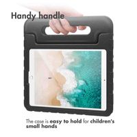 Accezz Kidsproof Backcover met handvat iPad 9 (2021) 10.2 inch / iPad 8 (2020) 10.2 inch / iPad 7 (2019) 10.2 inch - Zwart