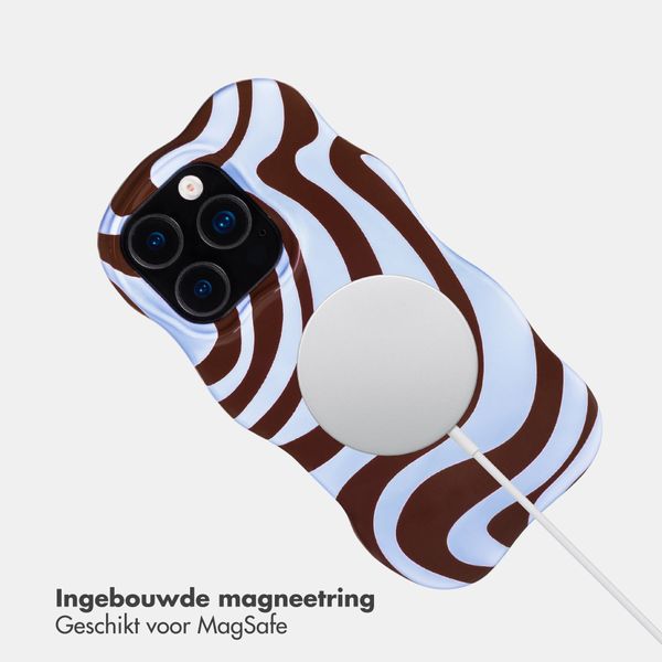 Selencia Vivid Wavy Backcover met MagSafe Apple iPhone 16 Pro - Dream Swirl Chocolate