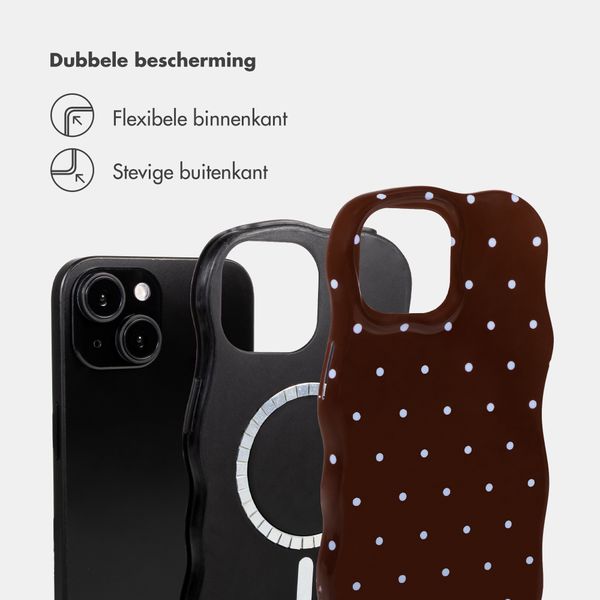 Selencia Vivid Wavy Backcover met MagSafe Apple iPhone 15 - Happy Dots Chocolate
