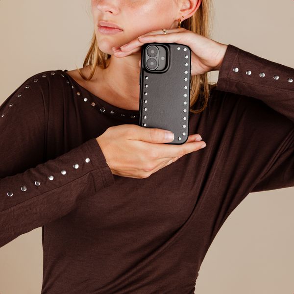 Selencia Studs Backcover met MagSafe Apple iPhone 17 - Velvet Black