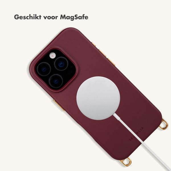 Selencia Rivièra MagSafe Backcover met afneembare haakjes Apple iPhone 15 Pro - Bold Burgundy