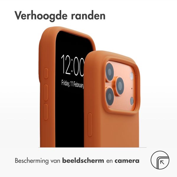 Accezz Liquid Silicone Backcover met MagSafe Apple iPhone 18 Pro Max / 17 Pro Max - Oranje