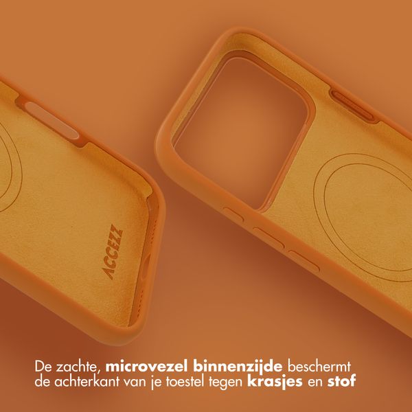 Accezz Liquid Silicone Backcover met MagSafe Apple iPhone 17 Pro - Oranje
