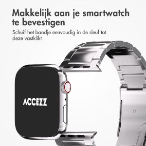 Accezz Glans Titanium bandje Apple Watch Series 1 t/m 9 / SE (38/40/41 mm) | Series 10 (42 mm) - Zilver