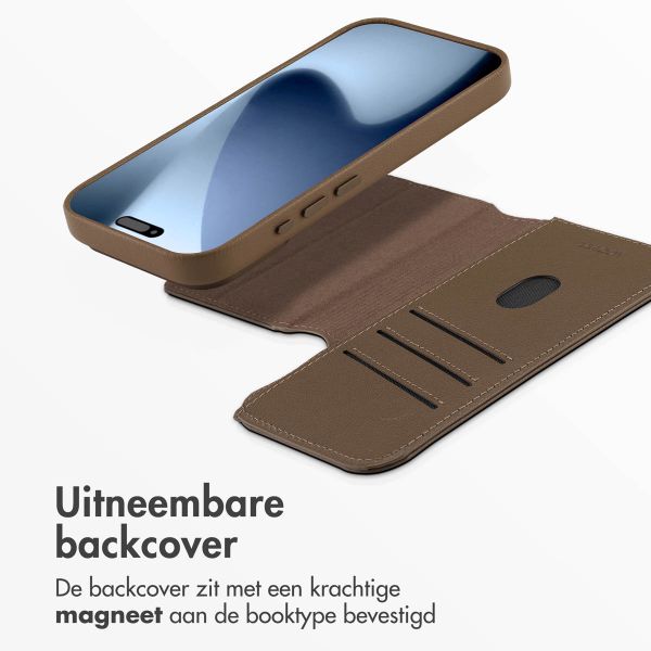 Accezz Leather Bookcase 2-in-1 met MagSafe Apple iPhone 17 Pro - Coffee