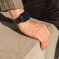 Accezz Mat Titanium bandje Apple Watch | 44/45/46/49 mm - Zwart