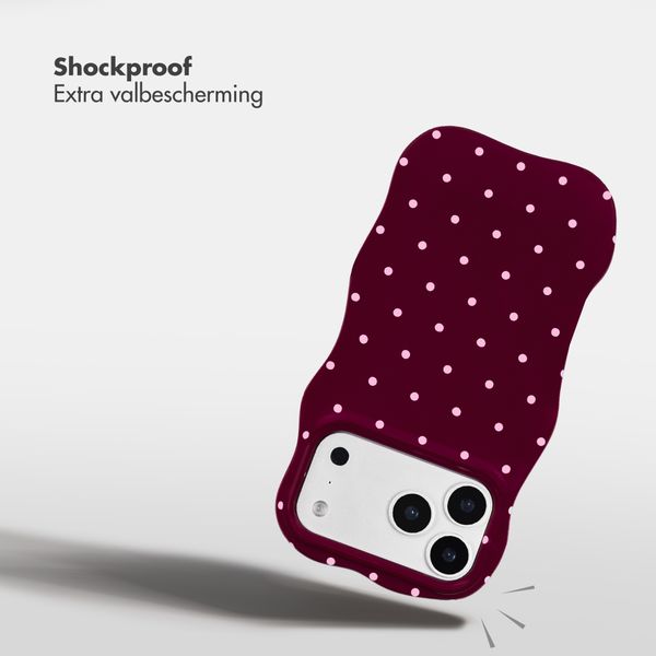 Selencia Vivid Wavy Backcover met MagSafe Apple iPhone 18 Pro / 17 Pro - Happy Dots Burgundy
