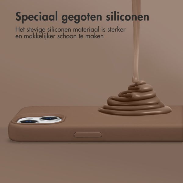 Accezz Liquid Silicone Backcover met MagSafe iPhone 15 Pro - Light Brown