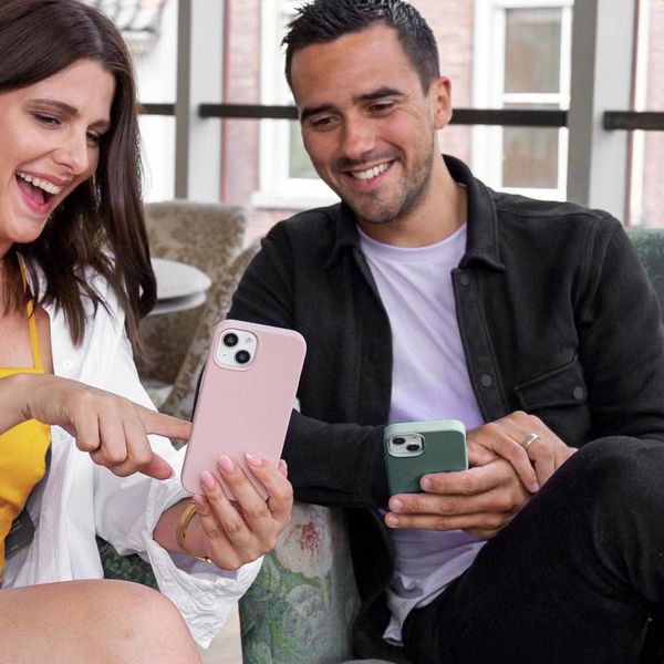 Accezz Liquid Silicone Backcover met MagSafe Apple iPhone 14 / 13 - Cooper Green