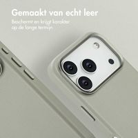 Accezz MagSafe Leather Backcover Apple iPhone 17 Pro - Lichtgrijs