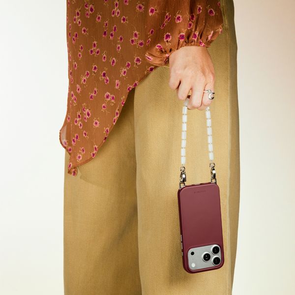 Selencia Rivièra MagSafe Backcover met afneembare haakjes iPhone 12 / 12 Pro - Bold Burgundy