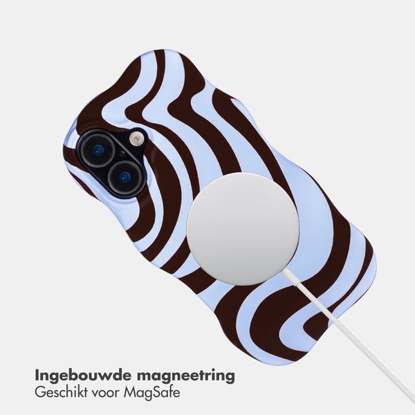 Selencia Vivid Wavy Backcover met MagSafe Apple iPhone 16 - Dream Swirl Chocolate