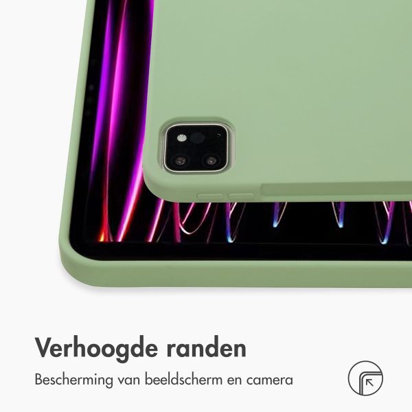 Accezz Liquid Silicone Backcover met penhouder Apple iPad Pro 11 (2022 / 2021 / 2020 / 2018) - Lichtgroen