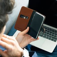 Selencia Echt Leren Bookcase Apple iPhone 12 (Pro) - Lichtbruin