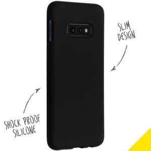 Accezz Liquid Silicone Backcover Samsung Galaxy S10e - Zwart