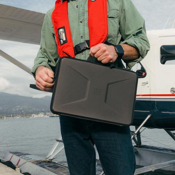 UAG Civilian Shock Laptop Hoes met Handvat 14 inch - Medium - Zwart