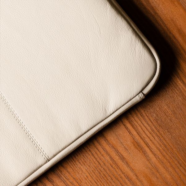 Accezz Leather Laptop hoes met rits 15-16 inch - Laptopsleeve - Beige