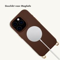 Selencia Rivièra MagSafe Backcover met afneembare haakjes Apple iPhone 15 Pro - Choco Brown